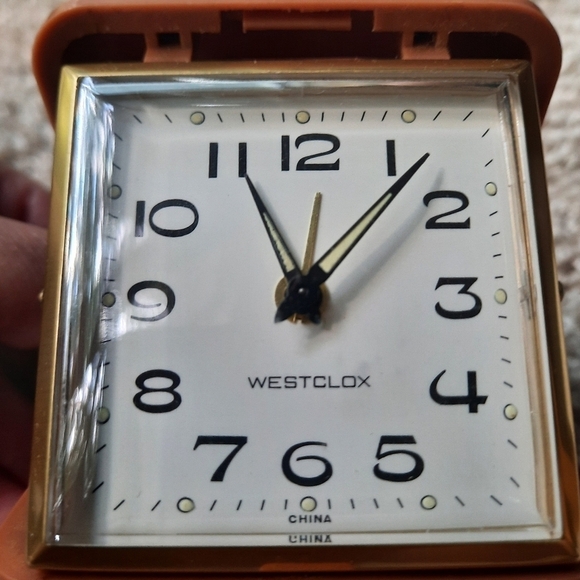 Vintage Westclox Portable Wind-up Travel Alarm Clock tan hard plastic case - Picture 6 of 8